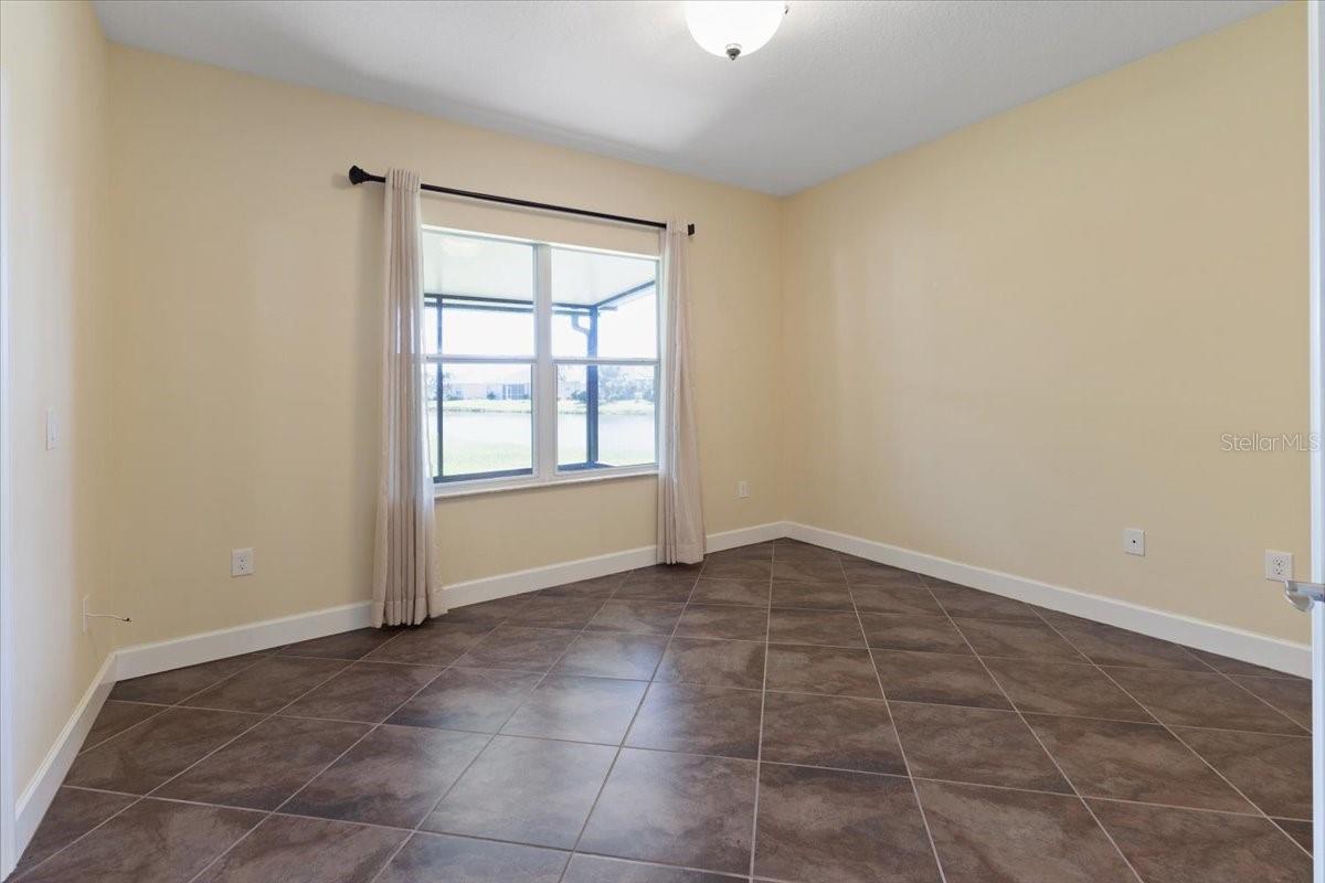 Image 32 of 80 For 576 Gadsen Street