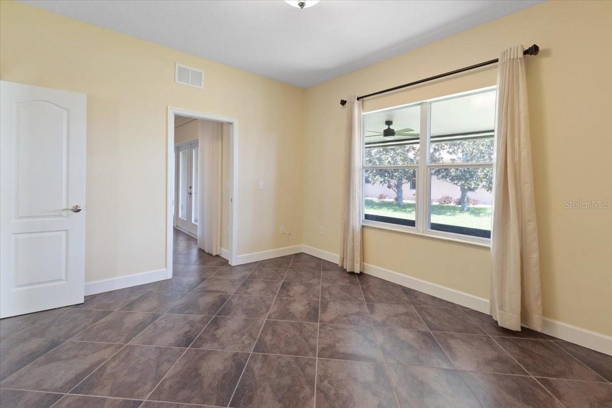 Image 34 of 80 For 576 Gadsen Street