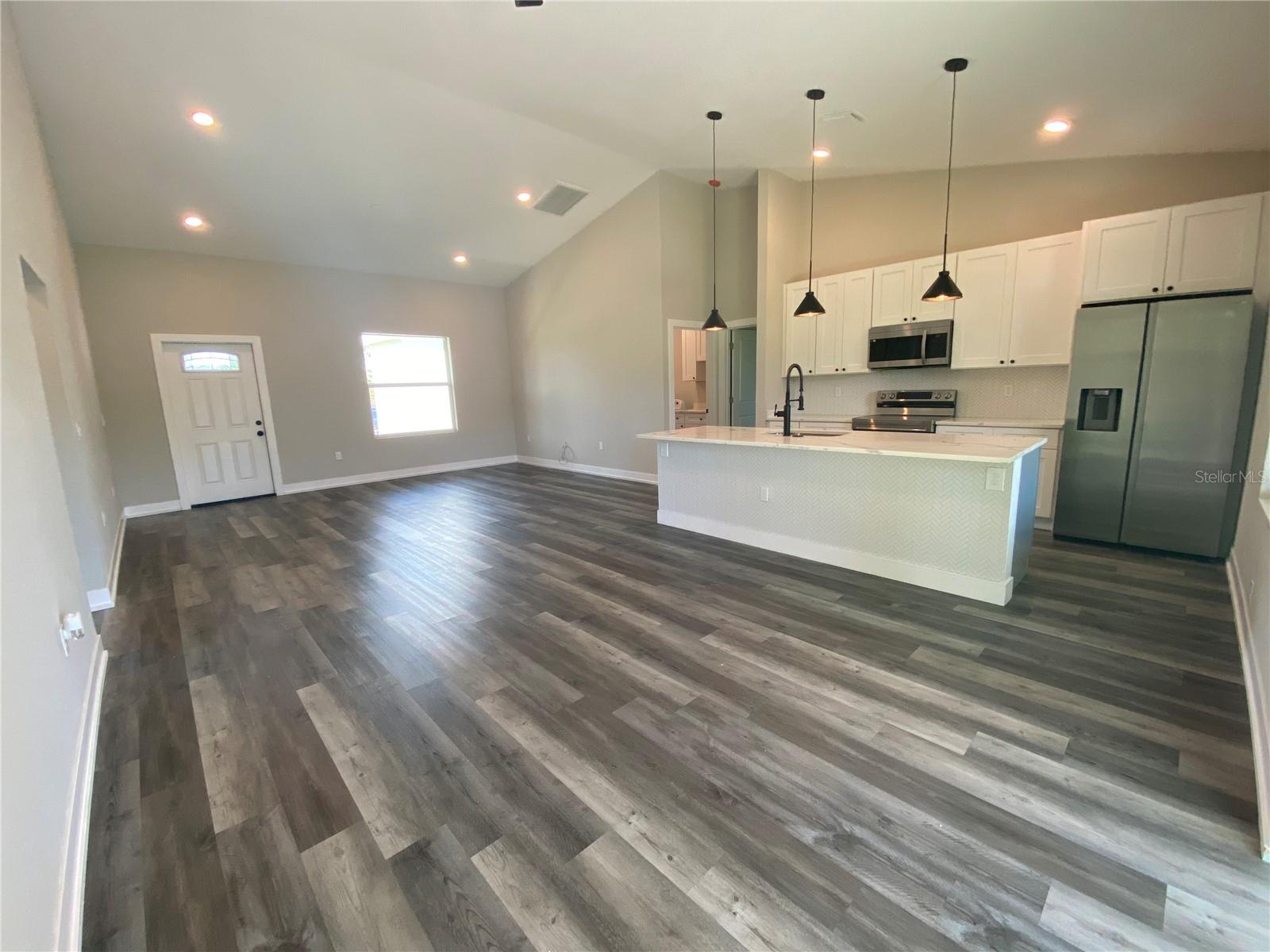 Image 3 of 16 For 302 Albatross Road