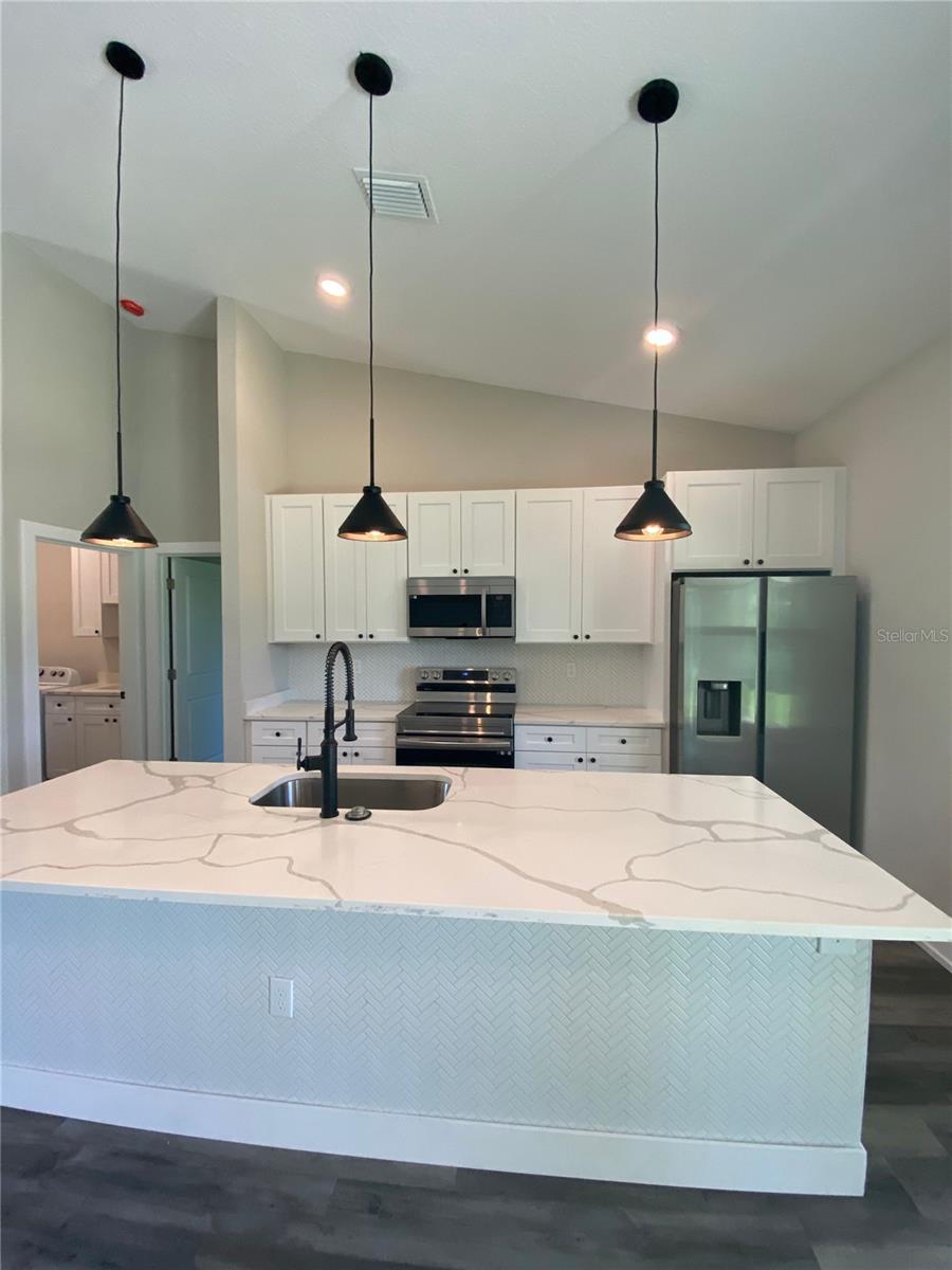 Image 4 of 16 For 302 Albatross Road