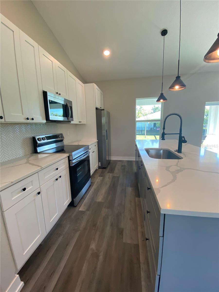 Image 5 of 16 For 302 Albatross Road
