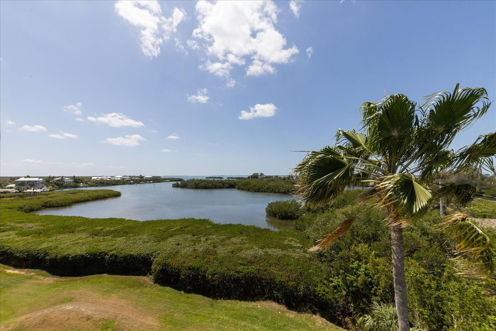 Image 20 of 23 For 13113 Gasparilla Road 405