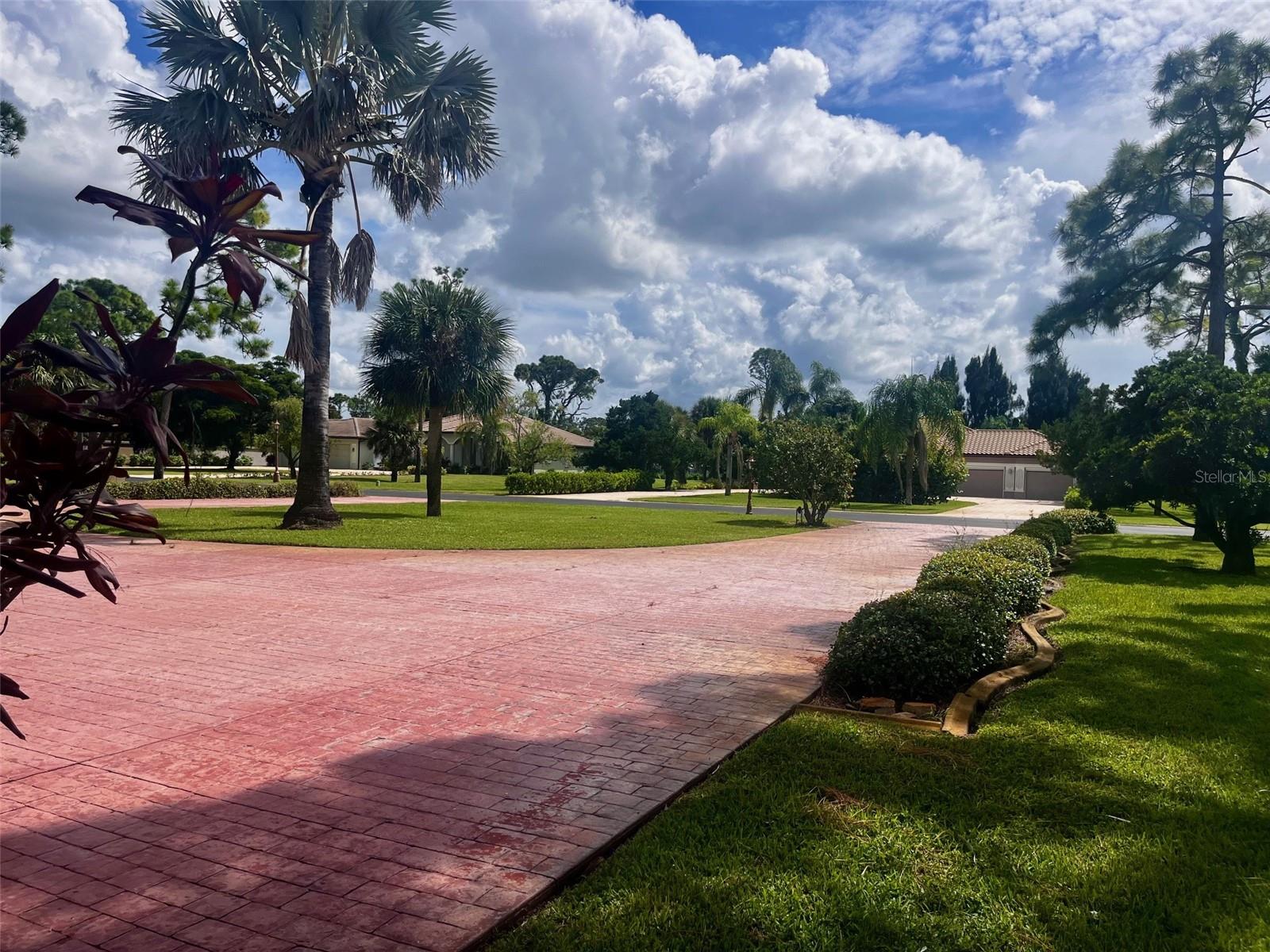 Image 35 of 35 For 915 Park Place Drive