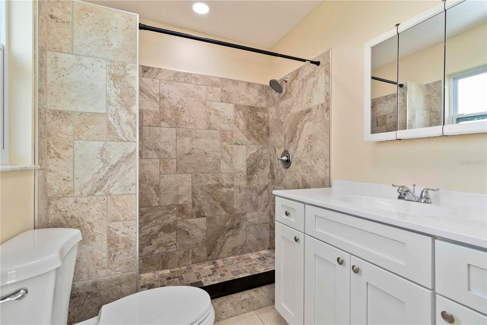 Image 14 of 26 For 725 Coral Way
