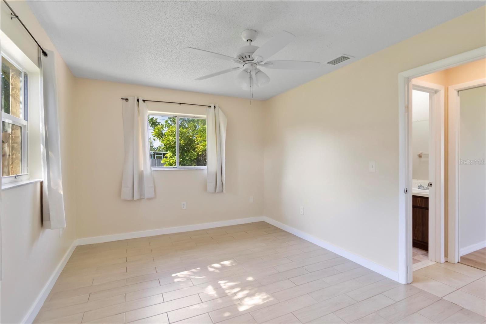 Image 16 of 26 For 725 Coral Way