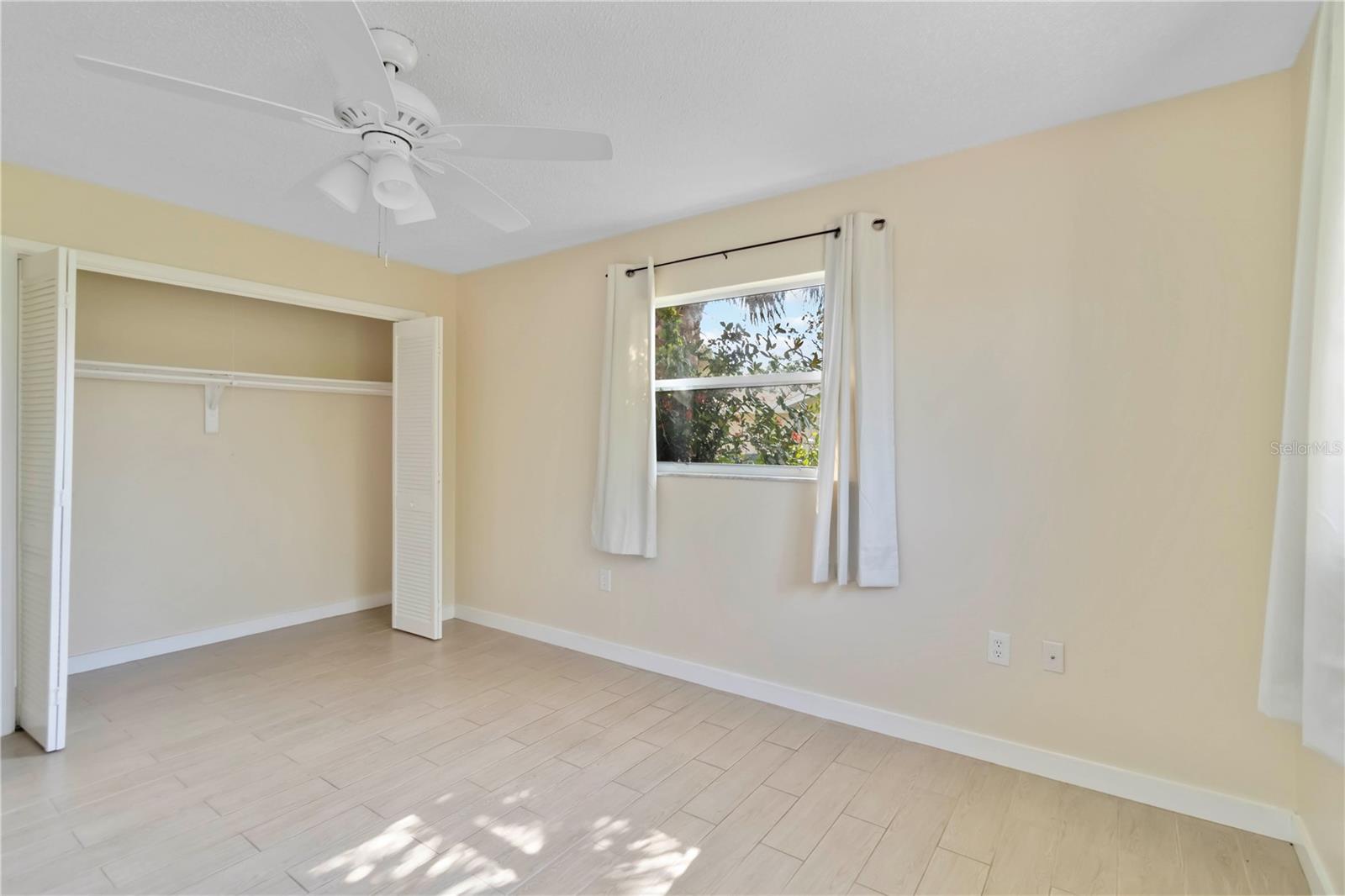 Image 17 of 26 For 725 Coral Way
