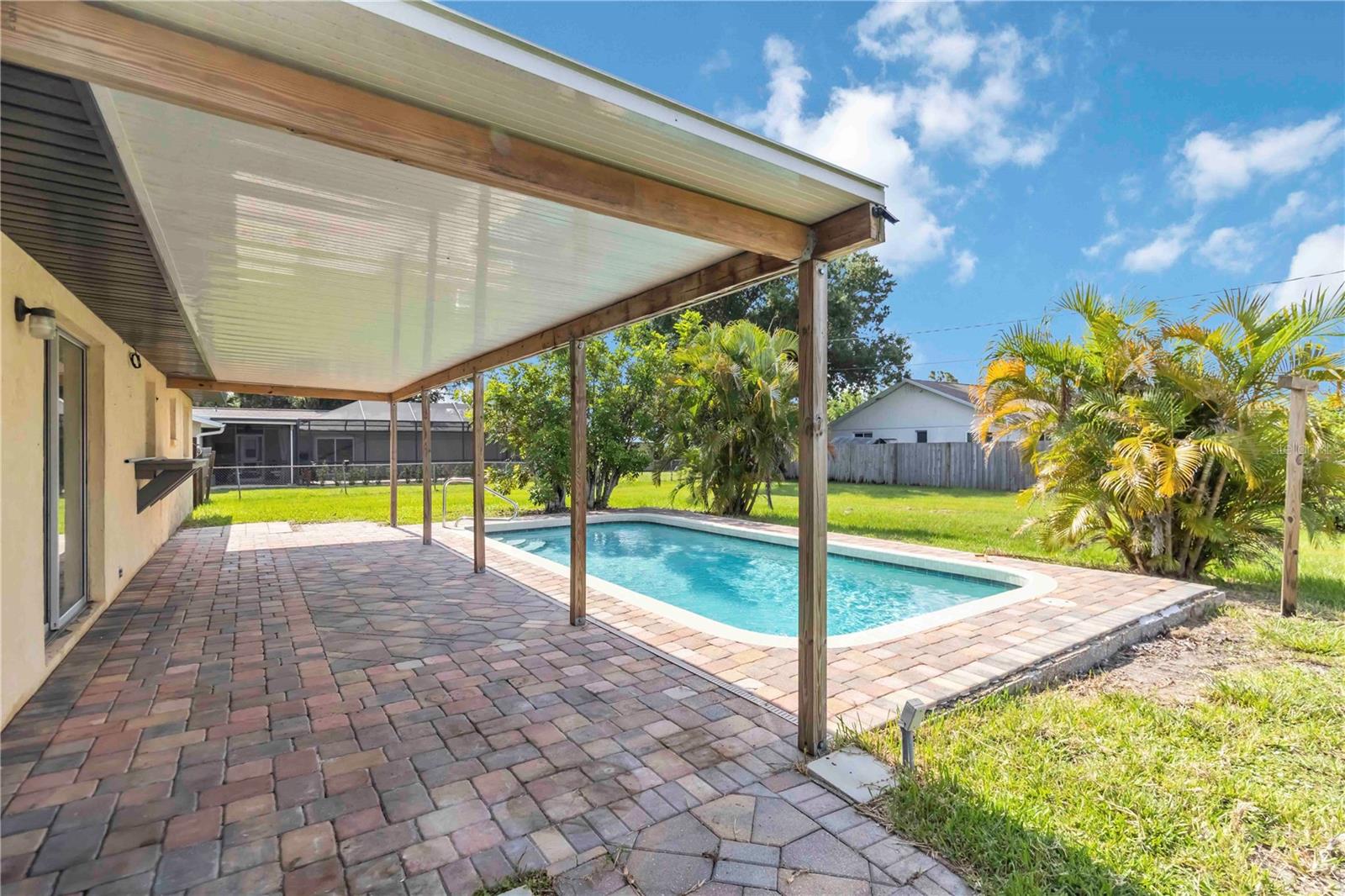Image 21 of 26 For 725 Coral Way