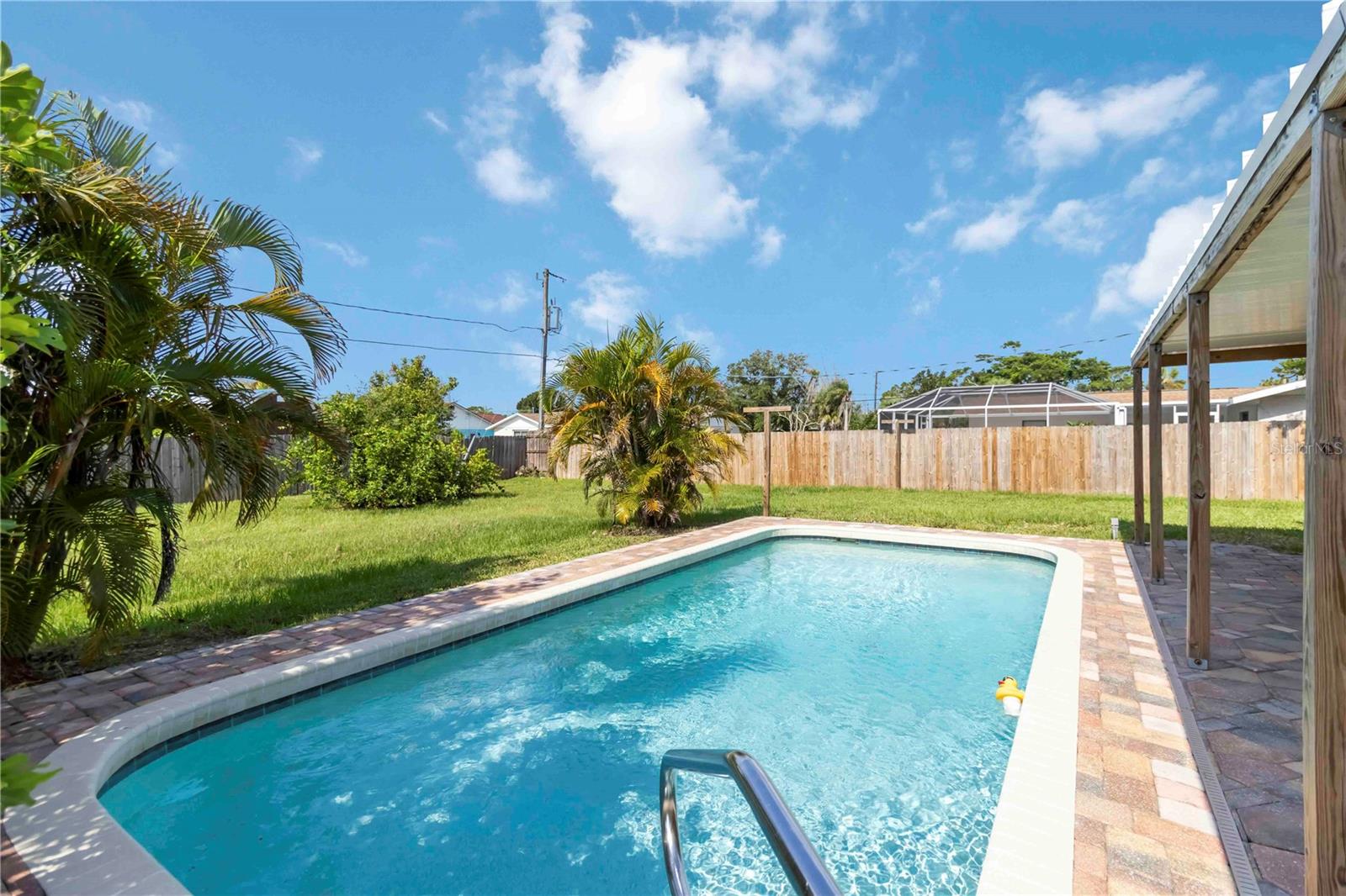 Image 22 of 26 For 725 Coral Way