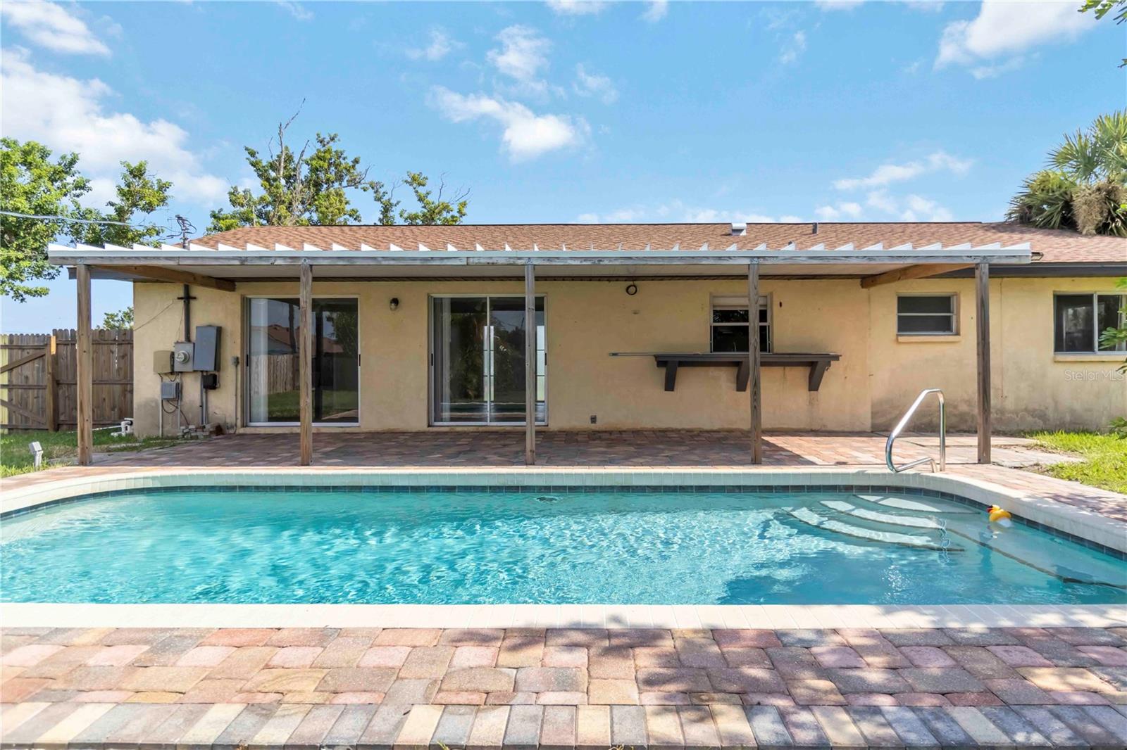 Image 4 of 26 For 725 Coral Way