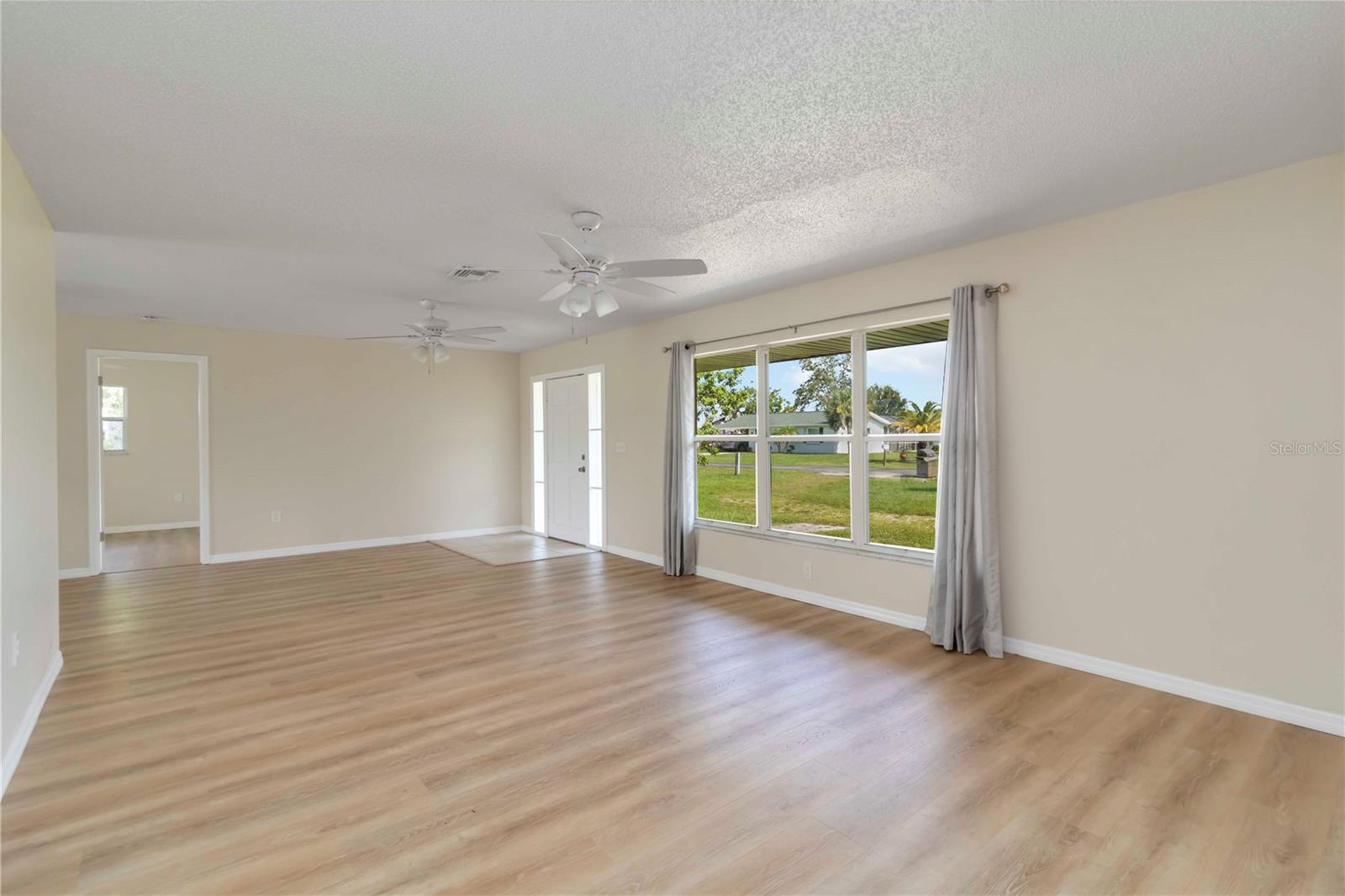 Image 6 of 26 For 725 Coral Way