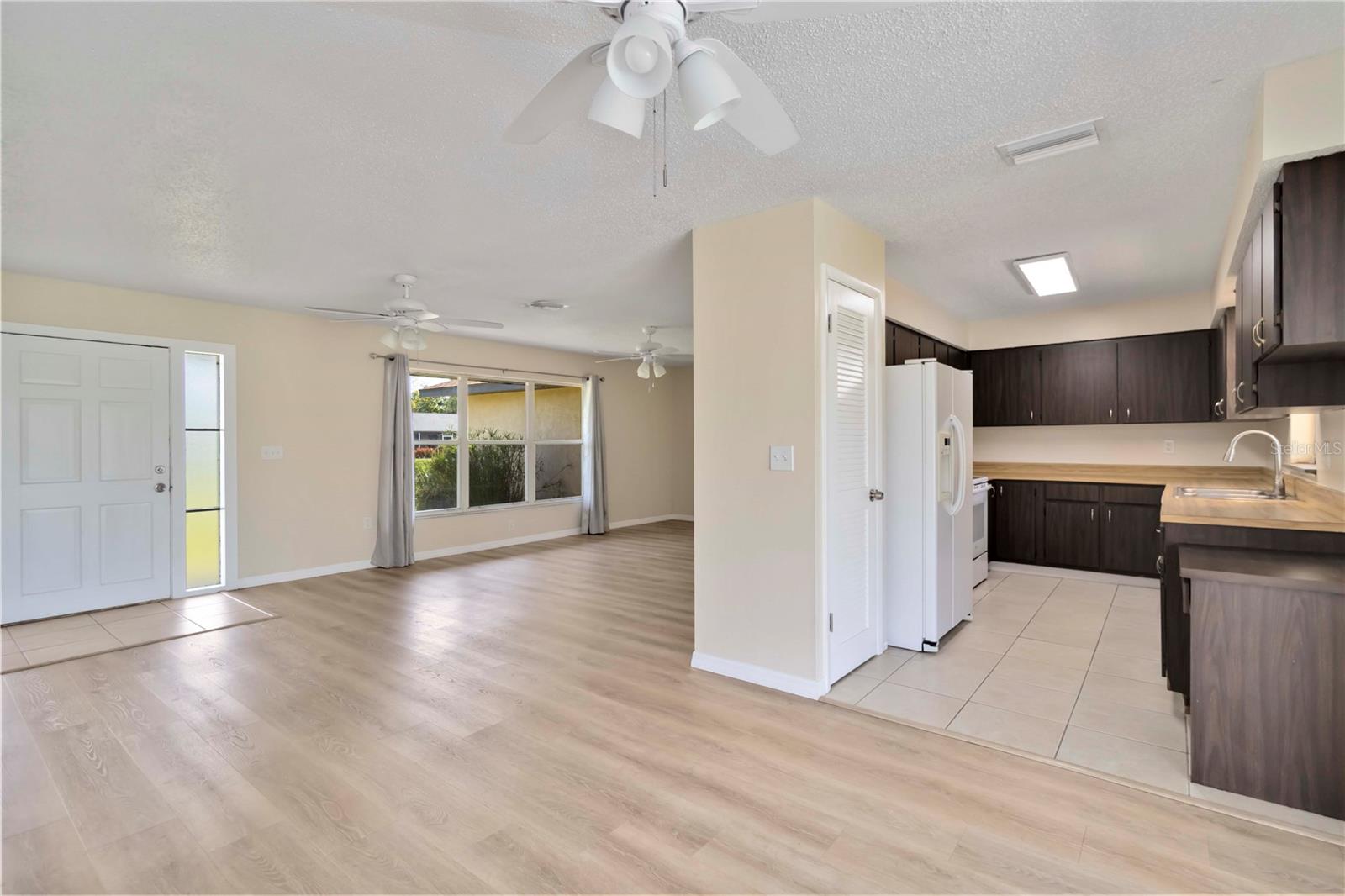 Image 7 of 26 For 725 Coral Way