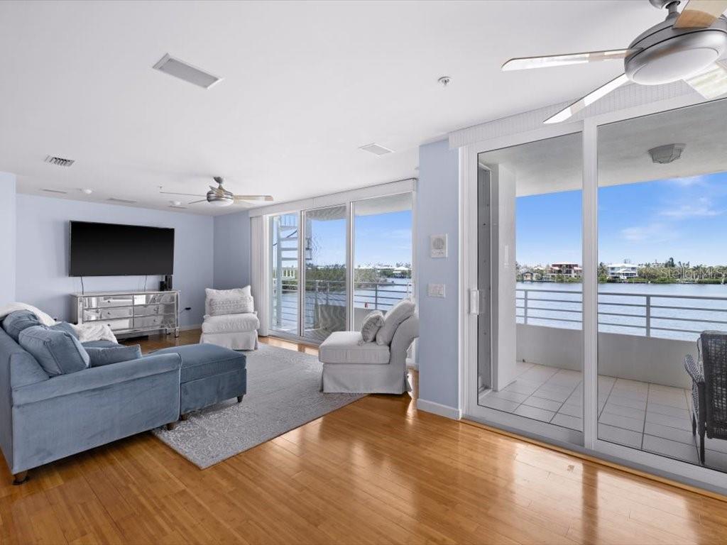 Image 14 of 76 For 8041 Bay Pointe Drive