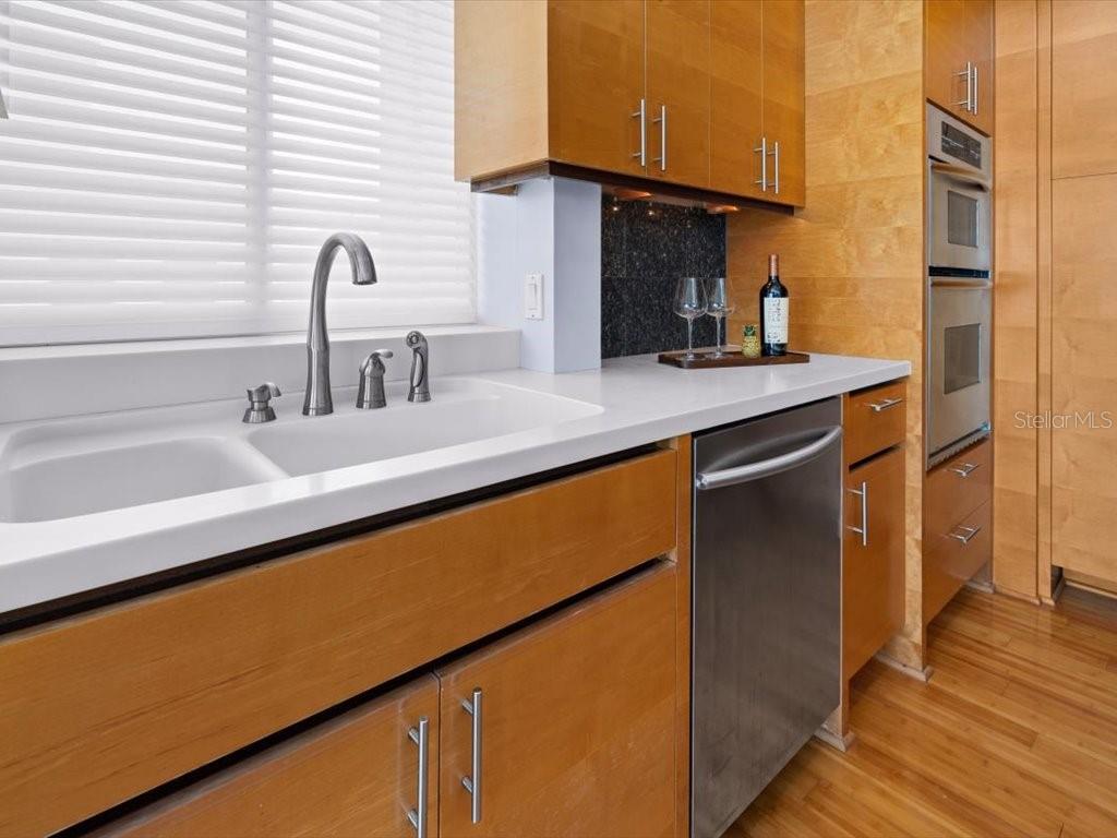 Image 18 of 76 For 8041 Bay Pointe Drive