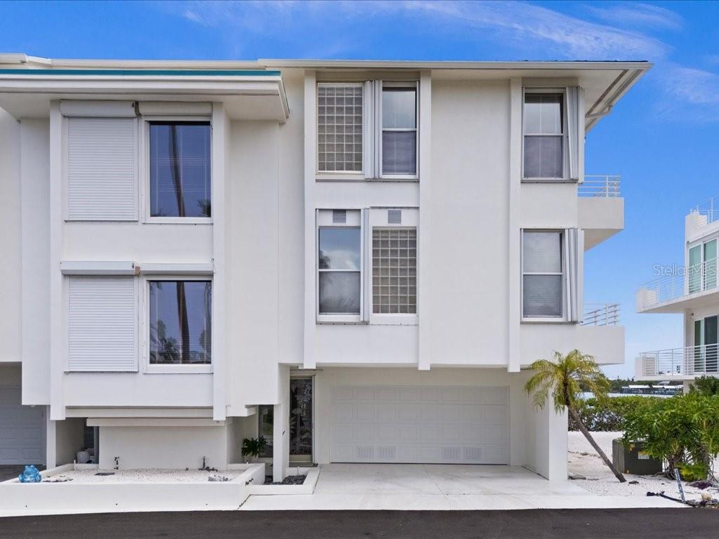 Image 3 of 76 For 8041 Bay Pointe Drive