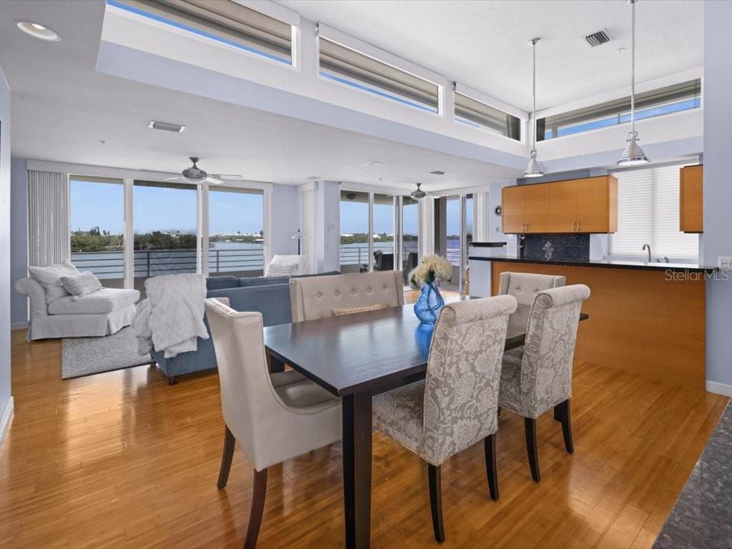 Image 5 of 76 For 8041 Bay Pointe Drive