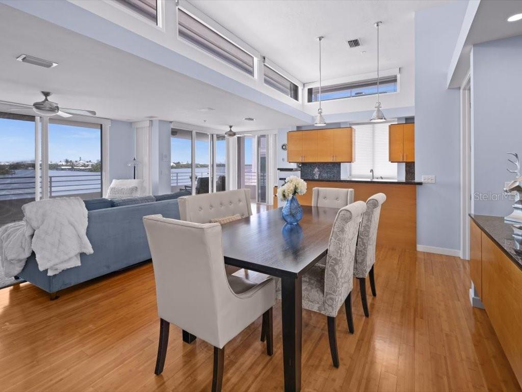 Image 7 of 76 For 8041 Bay Pointe Drive