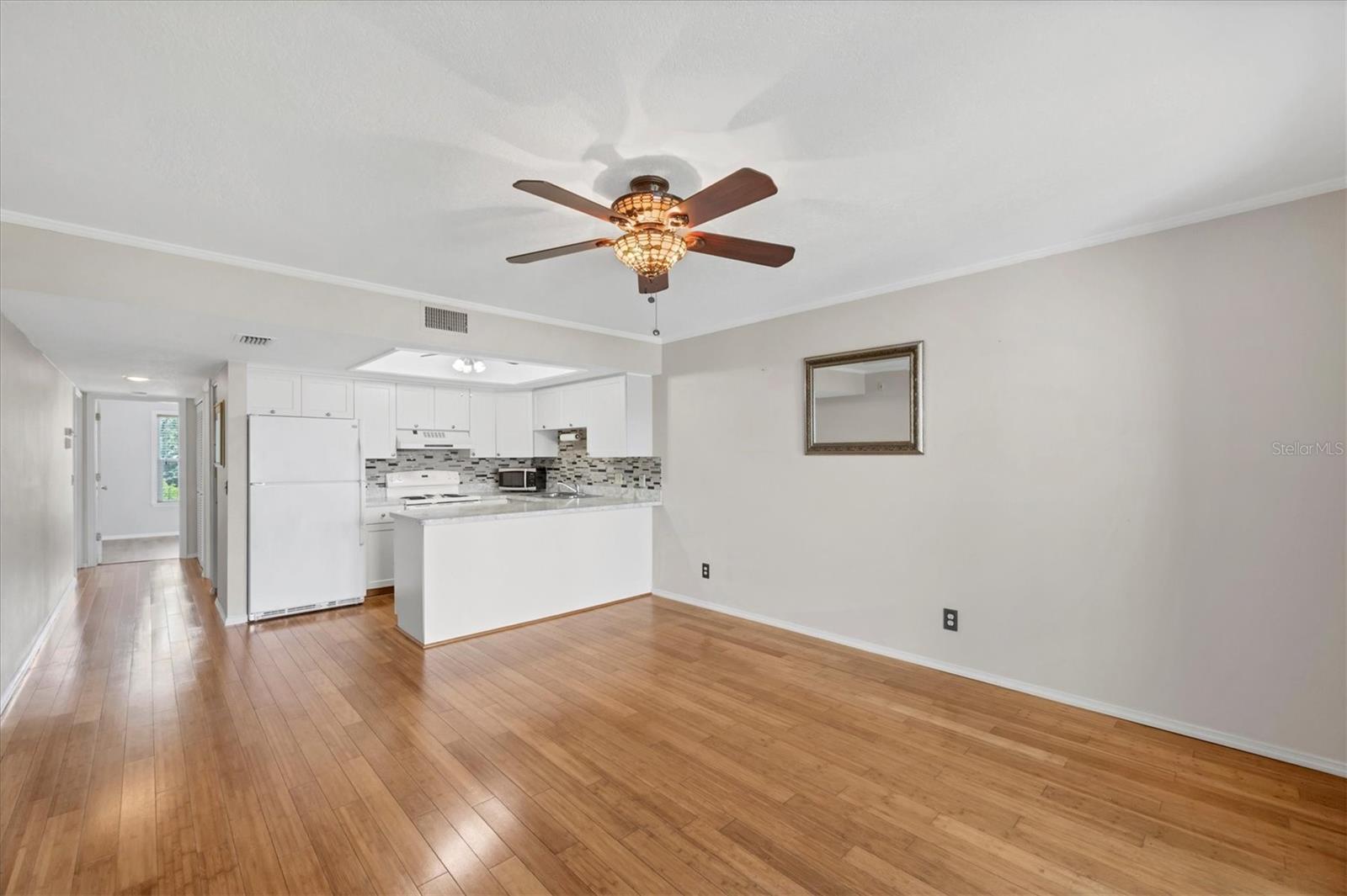 Image 11 of 51 For 4410 Warren Avenue 206