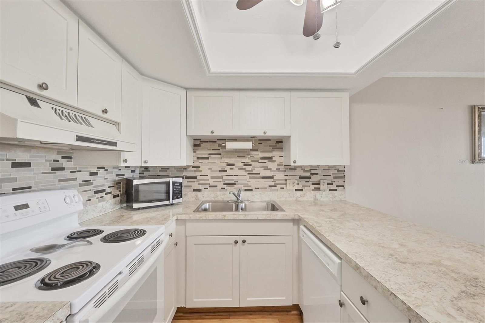 Image 15 of 51 For 4410 Warren Avenue 206