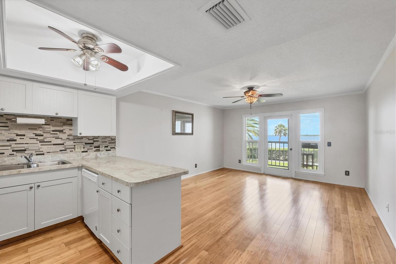 Image 16 of 51 For 4410 Warren Avenue 206