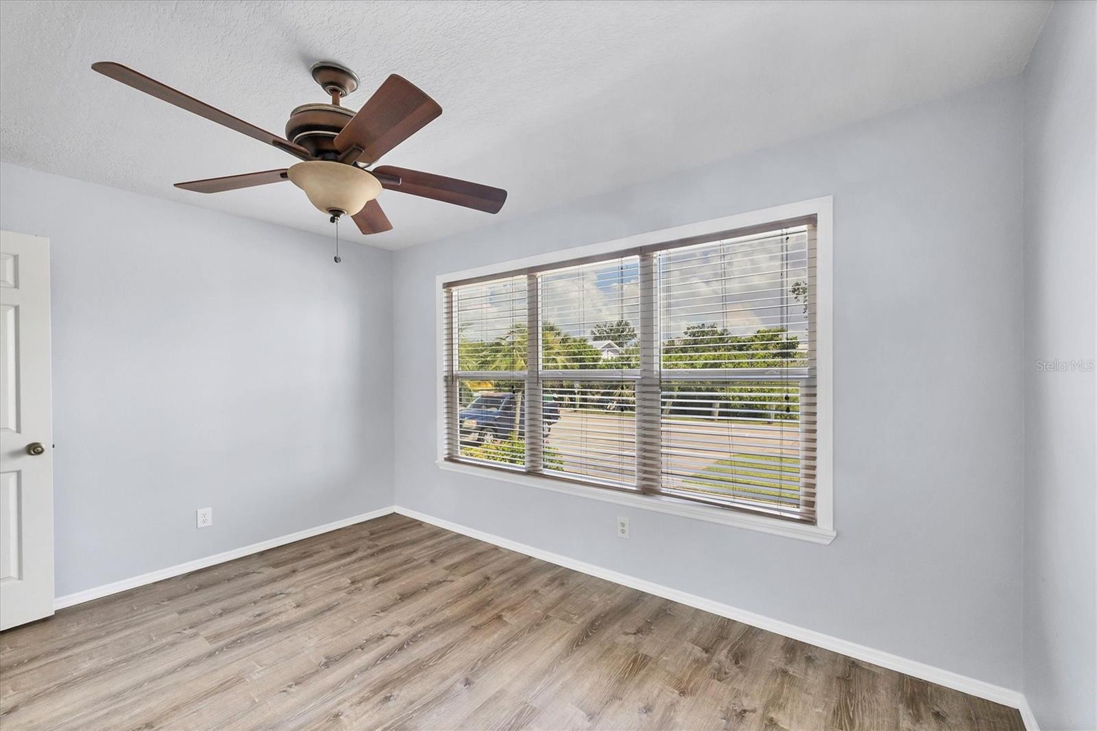 Image 18 of 51 For 4410 Warren Avenue 206