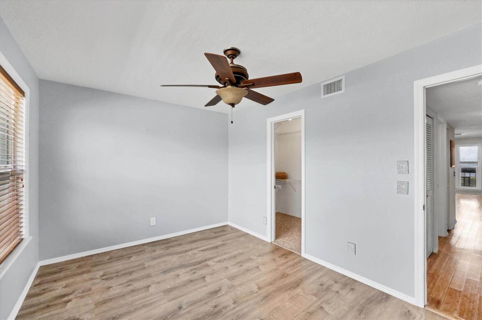 Image 19 of 51 For 4410 Warren Avenue 206
