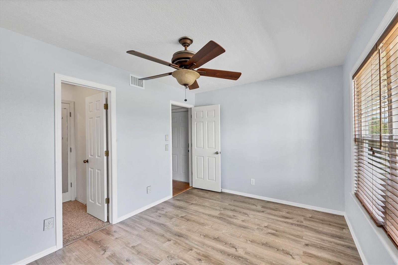 Image 20 of 51 For 4410 Warren Avenue 206