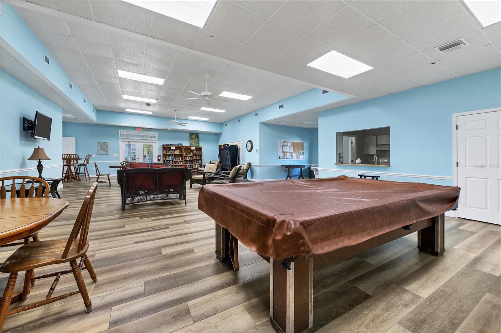 Image 36 of 51 For 4410 Warren Avenue 206