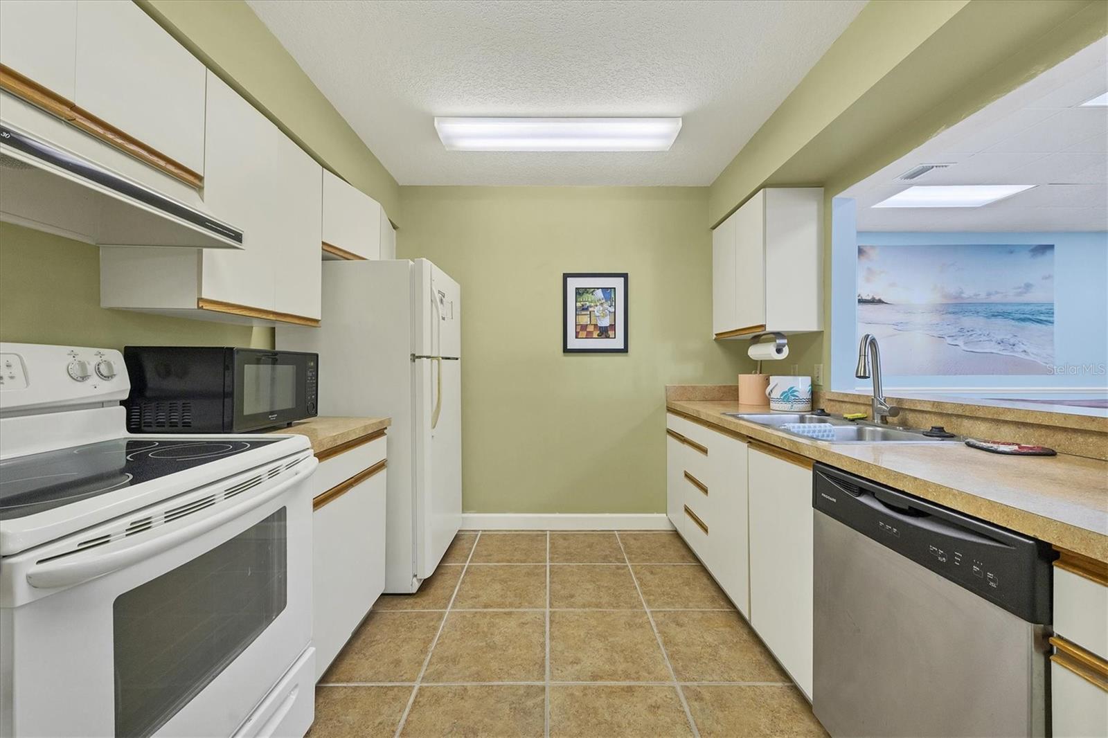 Image 38 of 51 For 4410 Warren Avenue 206