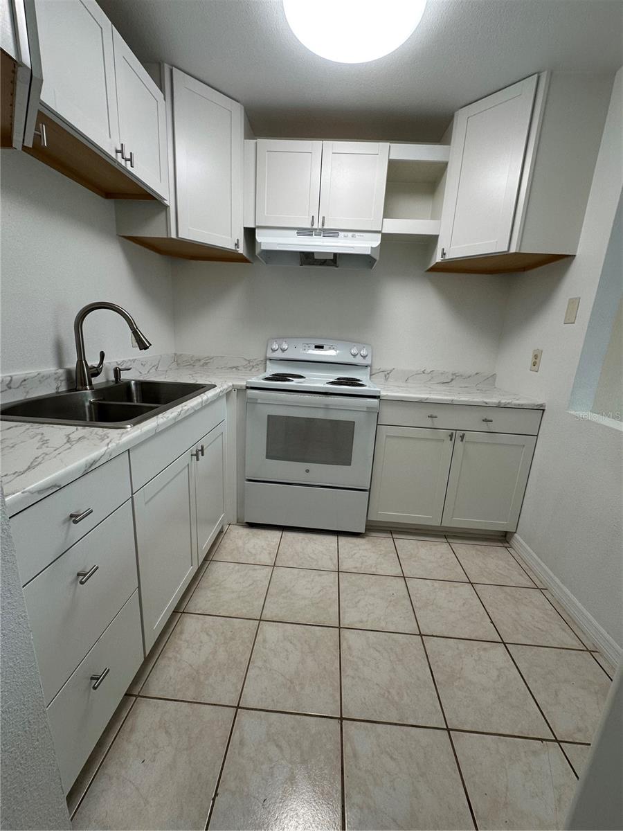 Image 5 of 12 For 77 Boundary Boulevard D