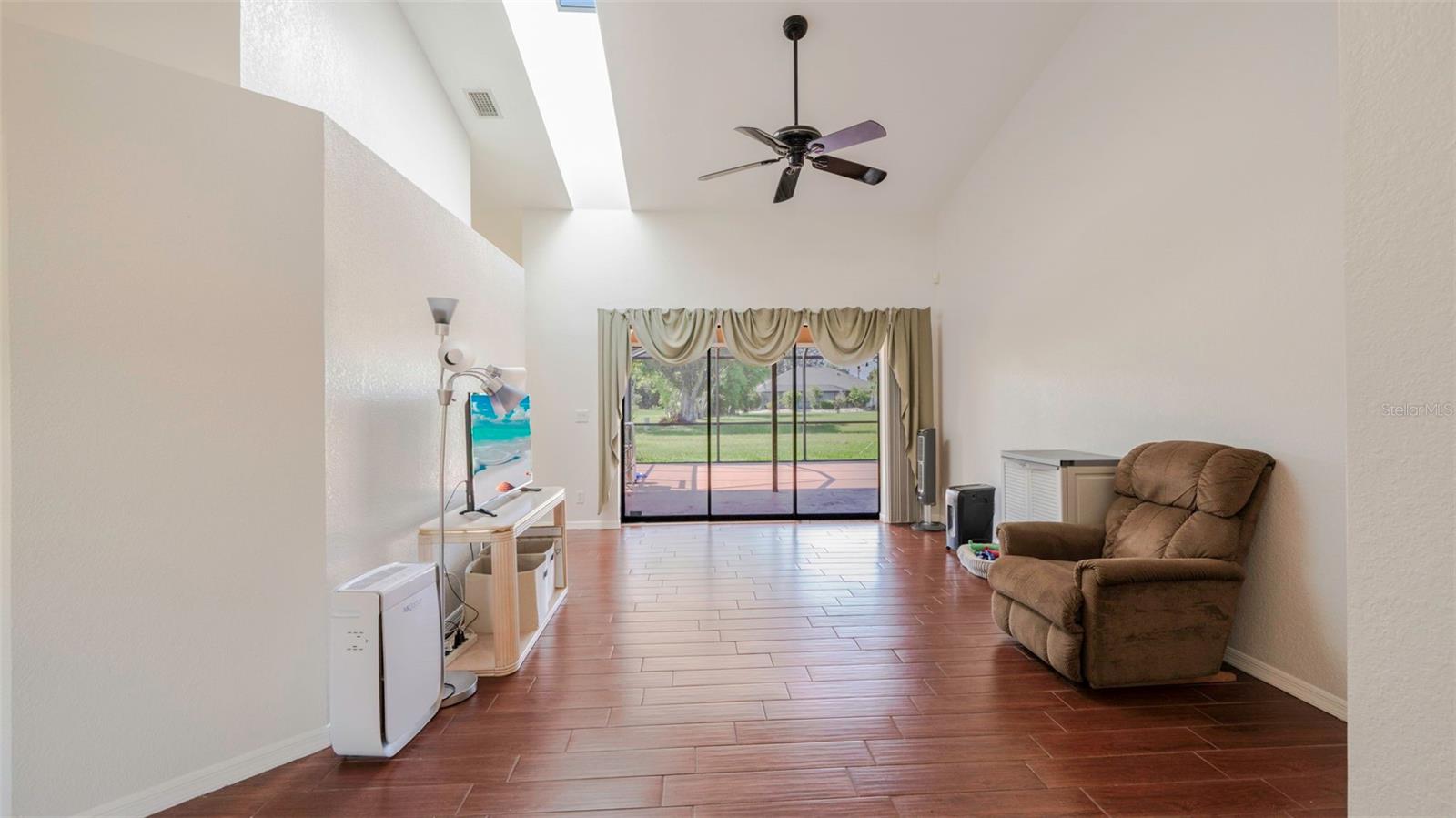 Image 7 of 47 For 26223 Barcelos Court