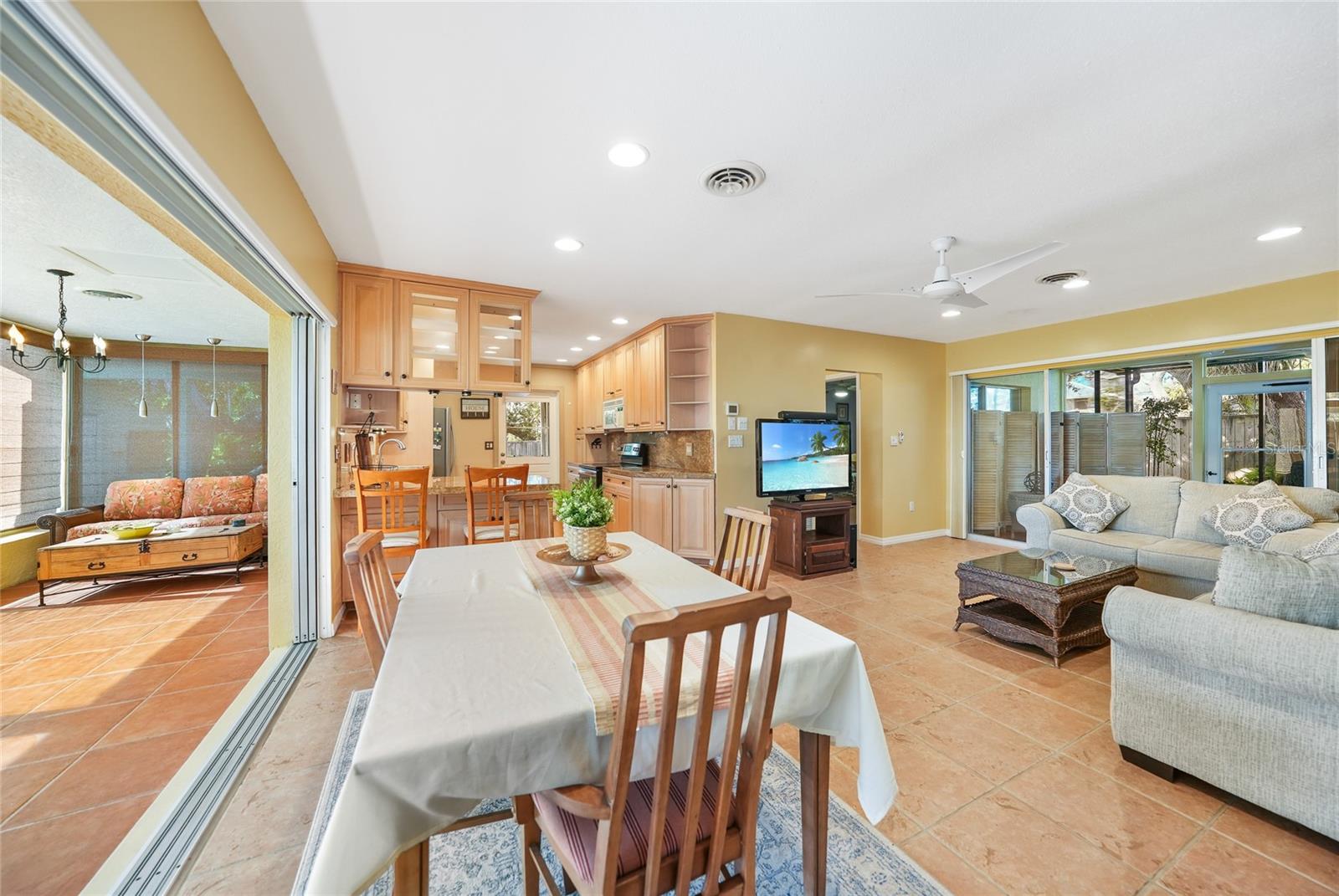 Image 10 of 75 For 4000 Bay Oaks Circle