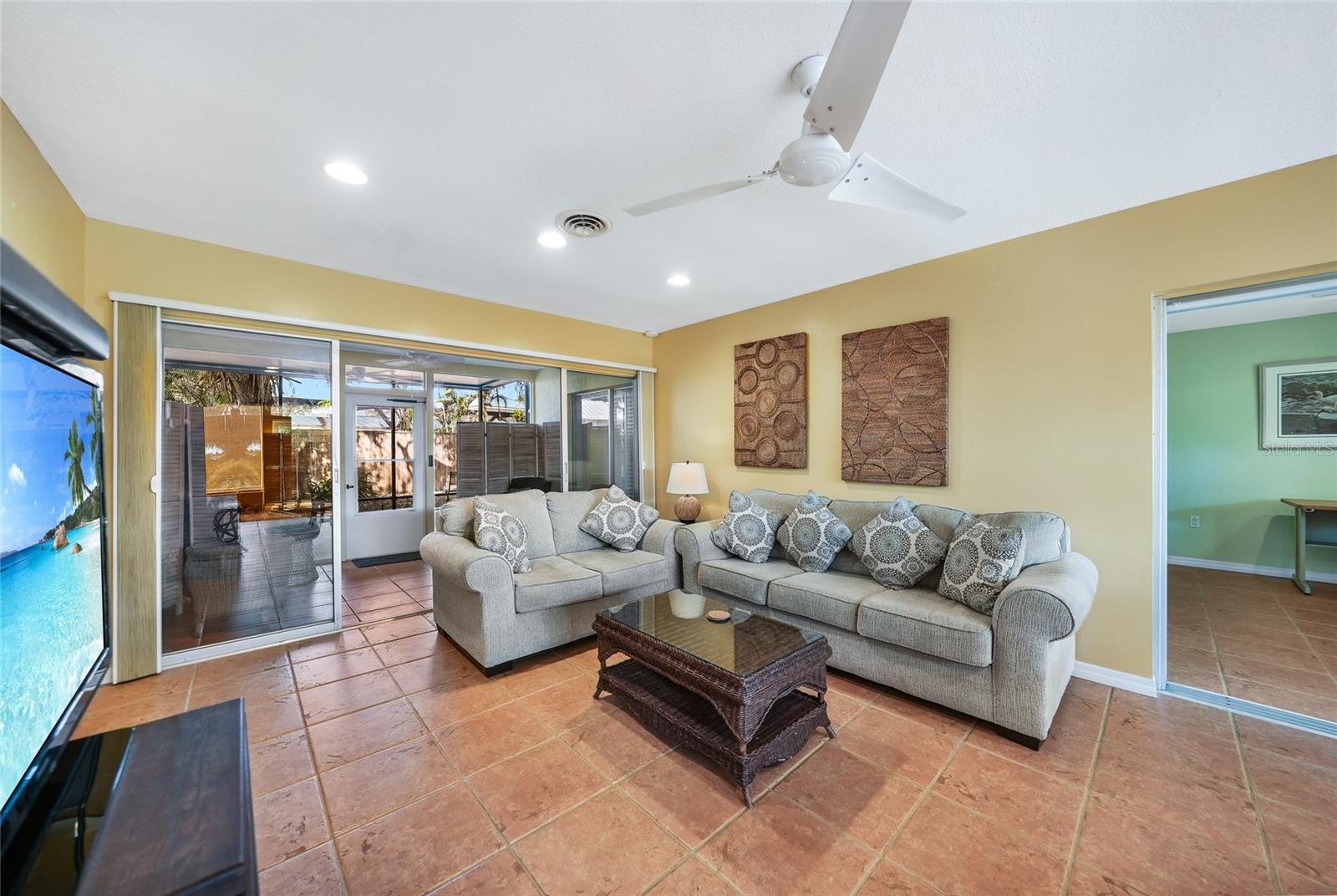 Image 13 of 75 For 4000 Bay Oaks Circle