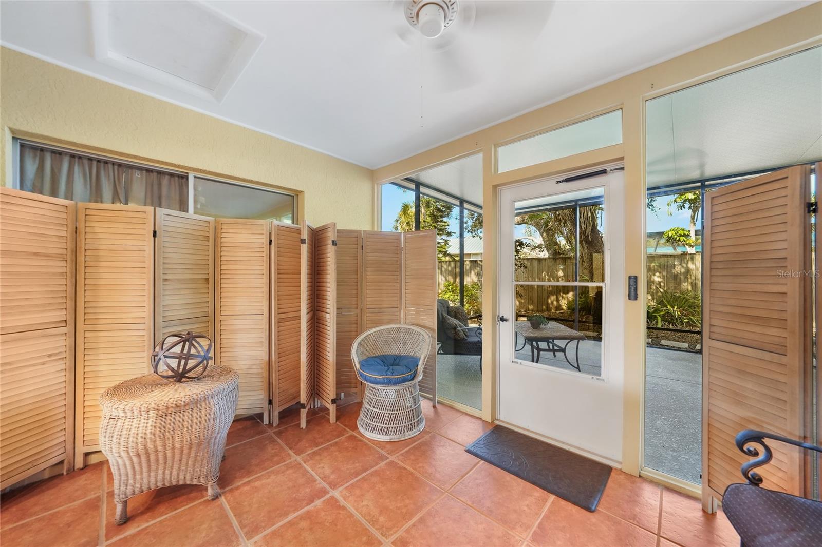 Image 16 of 75 For 4000 Bay Oaks Circle