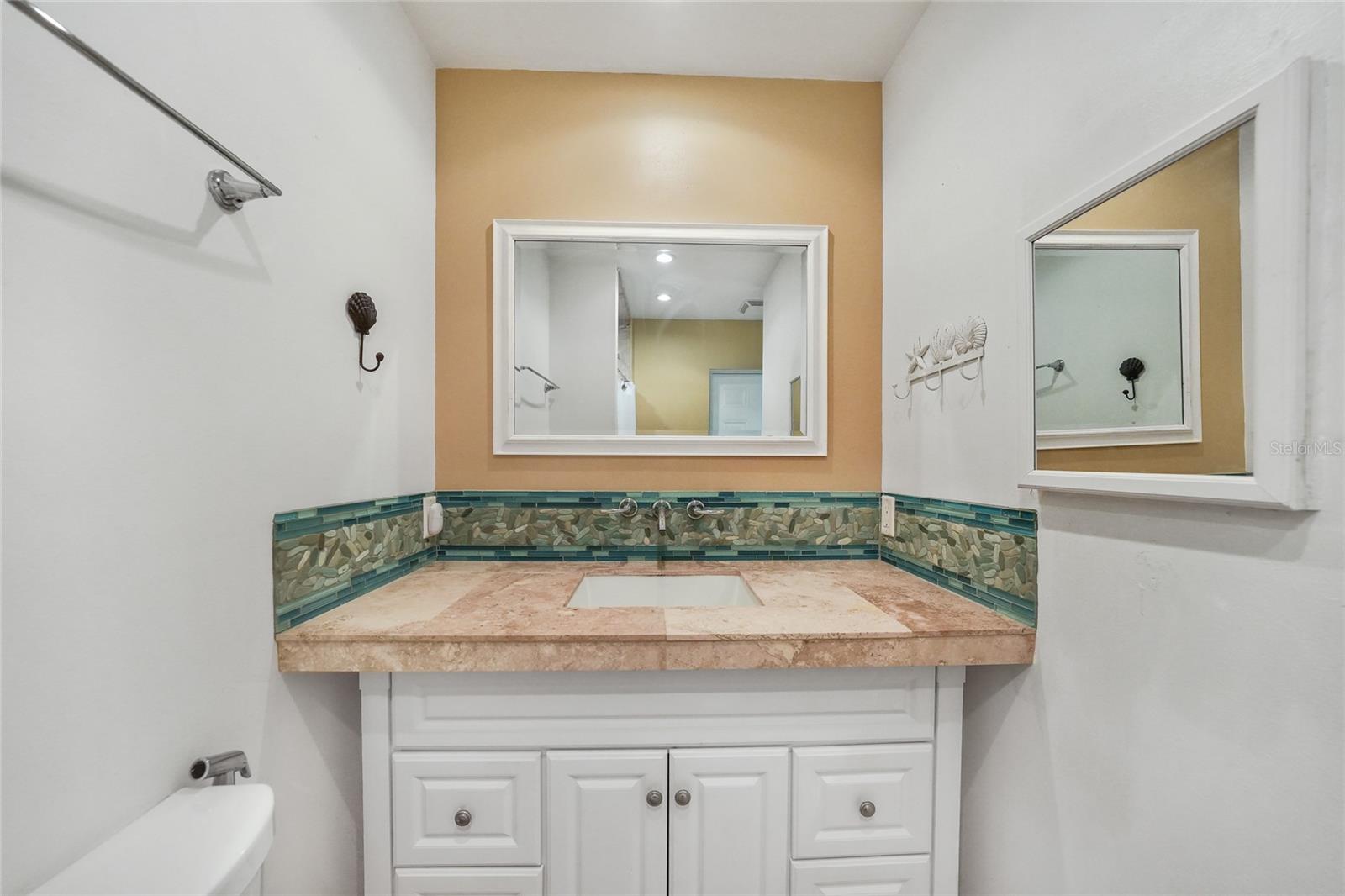 Image 22 of 75 For 4000 Bay Oaks Circle