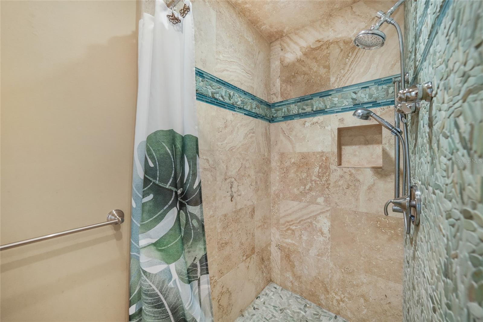 Image 23 of 75 For 4000 Bay Oaks Circle