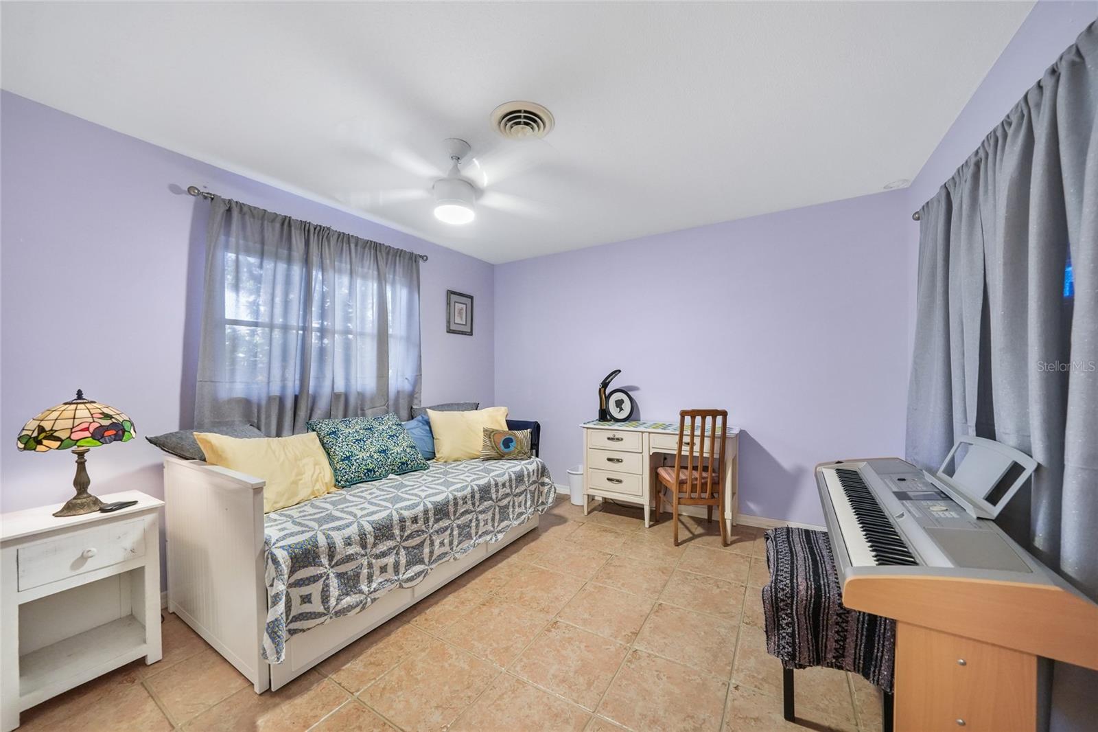 Image 24 of 75 For 4000 Bay Oaks Circle