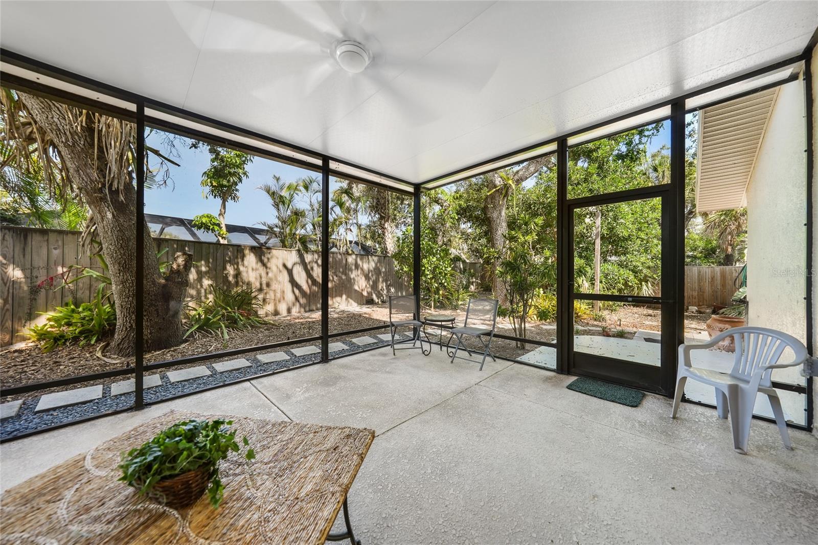 Image 29 of 75 For 4000 Bay Oaks Circle