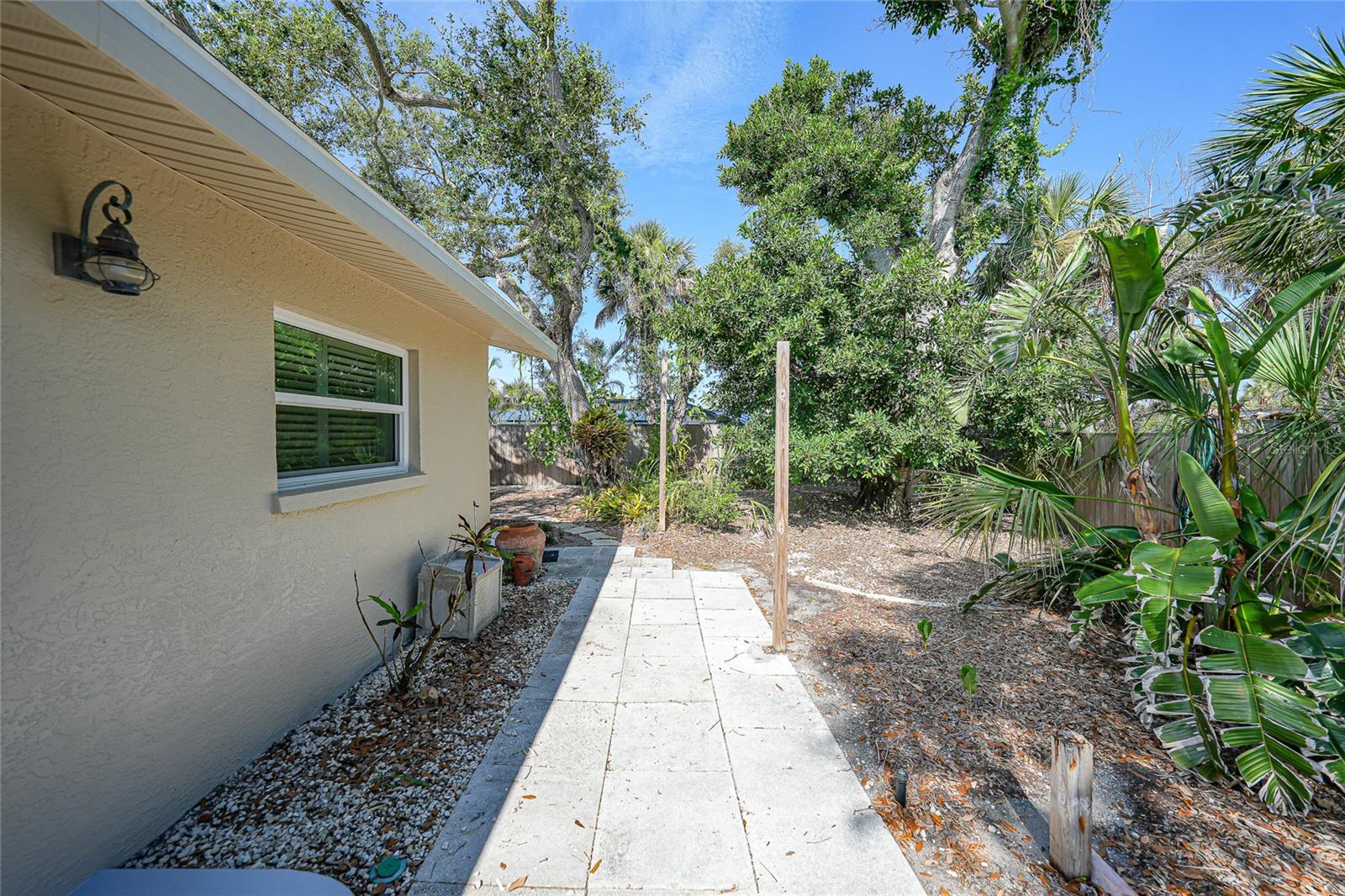 Image 36 of 75 For 4000 Bay Oaks Circle