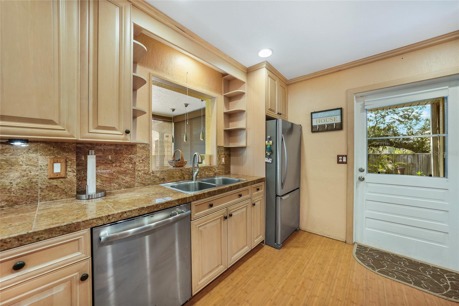 Image 7 of 75 For 4000 Bay Oaks Circle