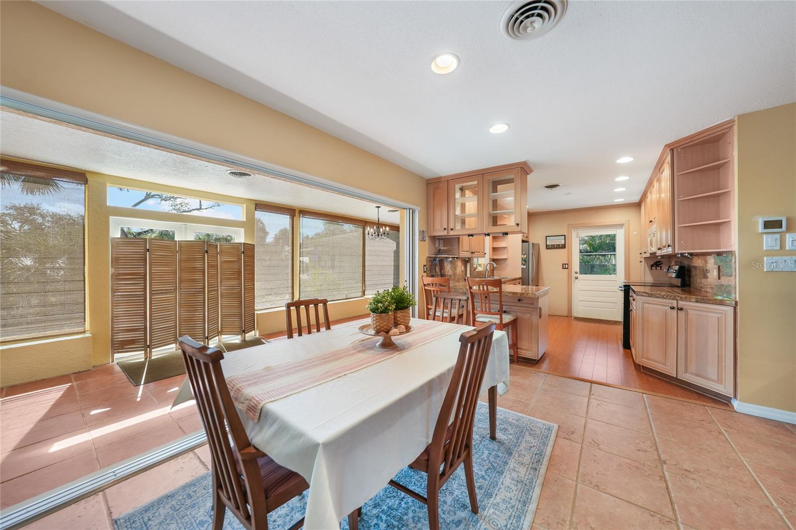 Image 9 of 75 For 4000 Bay Oaks Circle