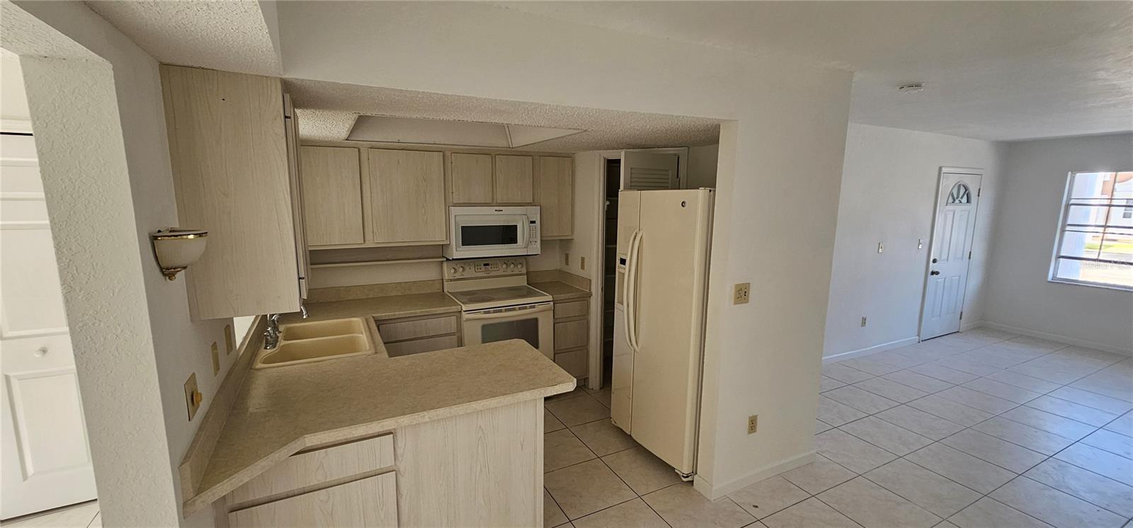 Image 2 of 10 For 4158 Tamiami Trail B1