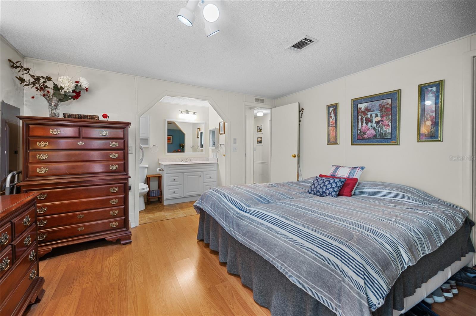 Image 20 of 49 For 801 Seabrooke Drive