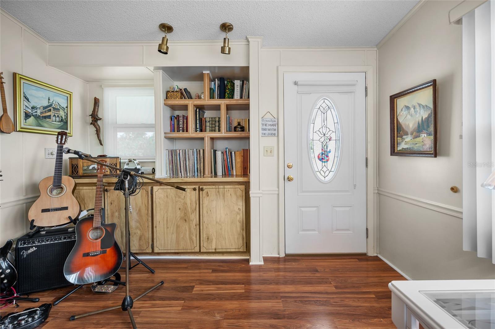 Image 4 of 49 For 801 Seabrooke Drive