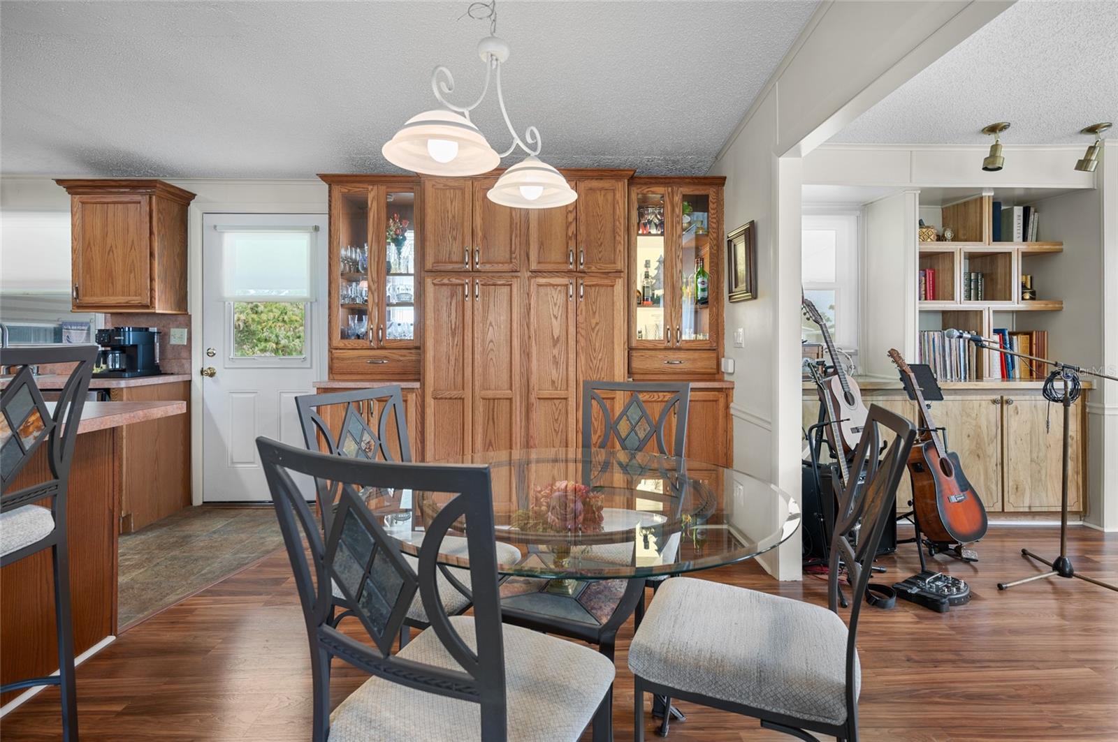 Image 7 of 49 For 801 Seabrooke Drive