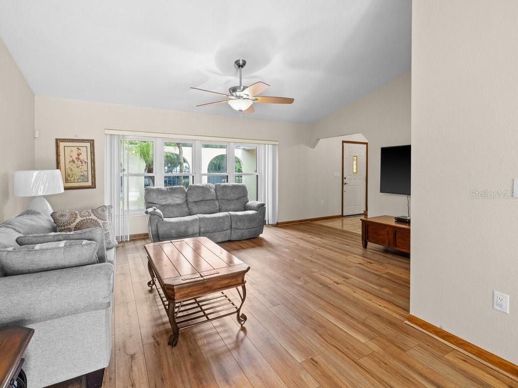 Image 11 of 35 For 1386 Wilmette Street