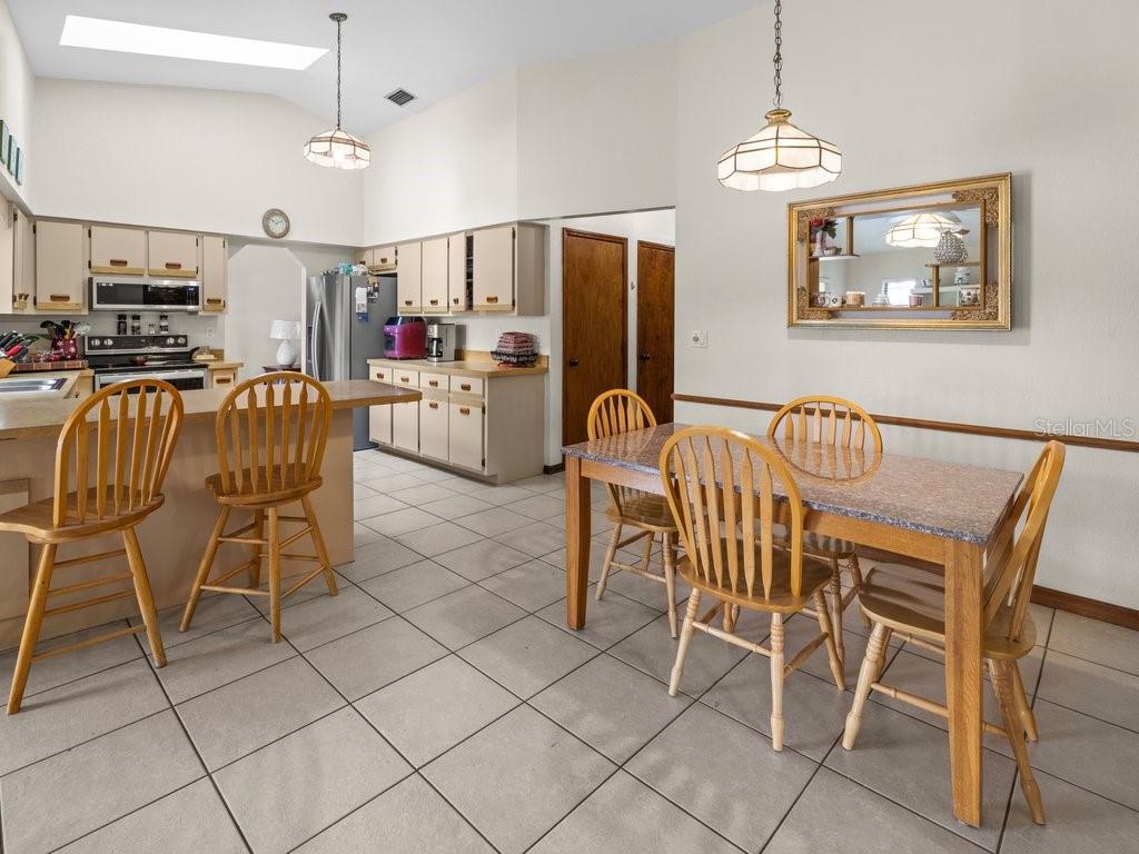 Image 12 of 35 For 1386 Wilmette Street
