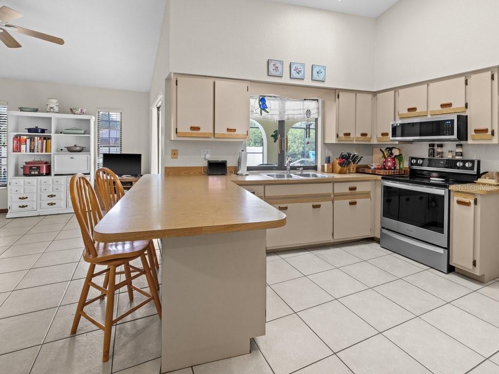 Image 13 of 35 For 1386 Wilmette Street