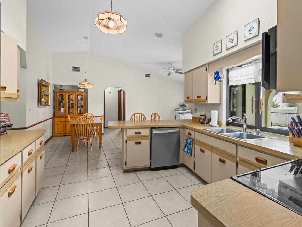 Image 15 of 35 For 1386 Wilmette Street