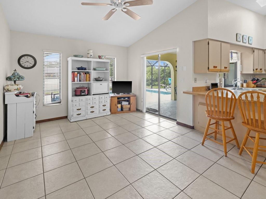 Image 17 of 35 For 1386 Wilmette Street