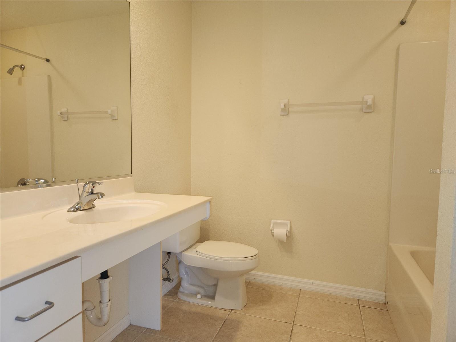 Image 27 of 43 For 9550 Fiddlers Green Circle 205